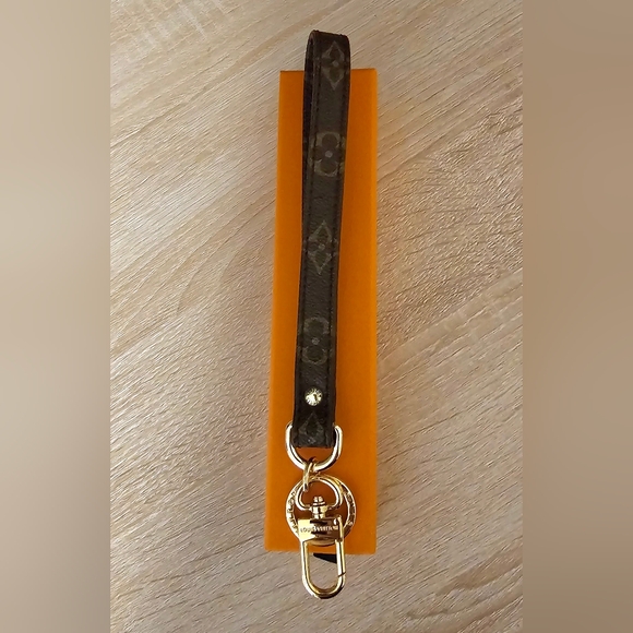 Authentic LOUIS VUITTON Monogram Canvas Wristlet Strap Keychain - Picture 2 of 10